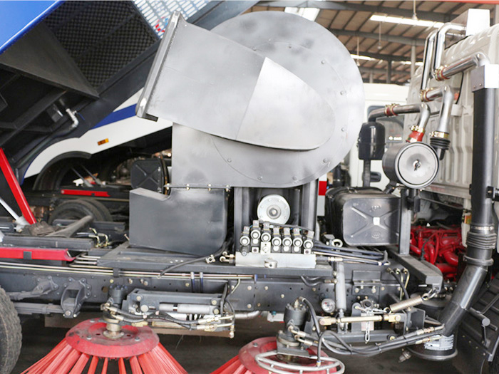 东风天锦扫路车