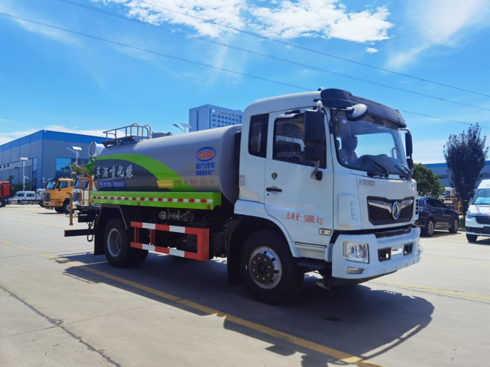 东风多利卡洒水车