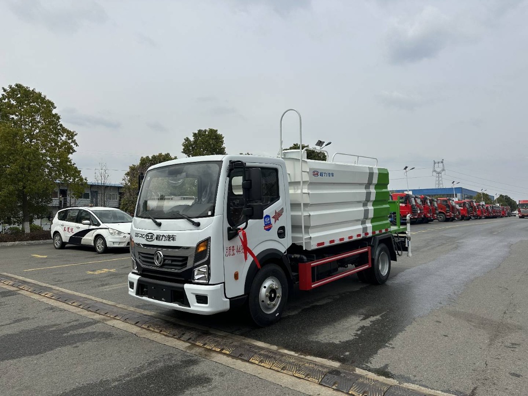 东风消毒洒水车