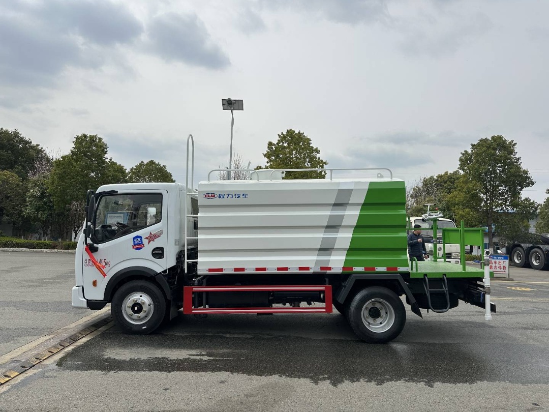 东风消毒洒水车