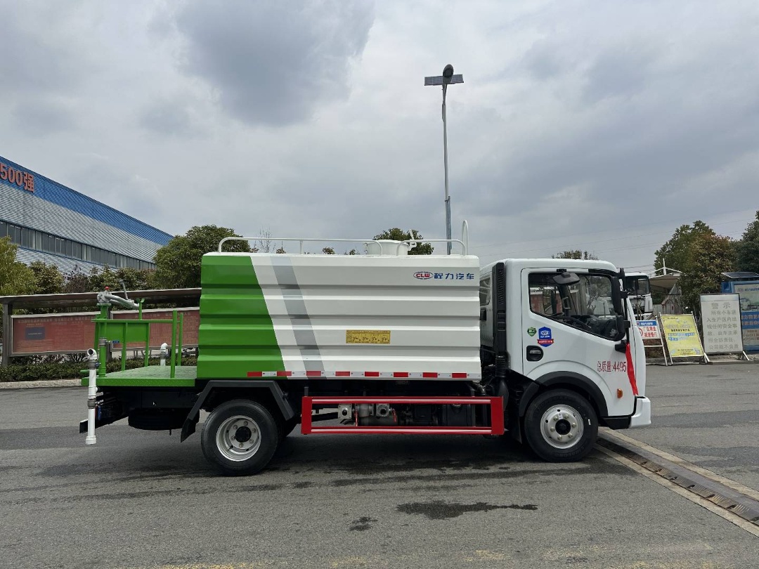 东风消毒洒水车